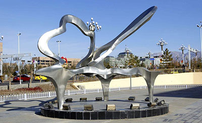 不锈钢雕塑——带有情感温度和人文色彩的艺术品